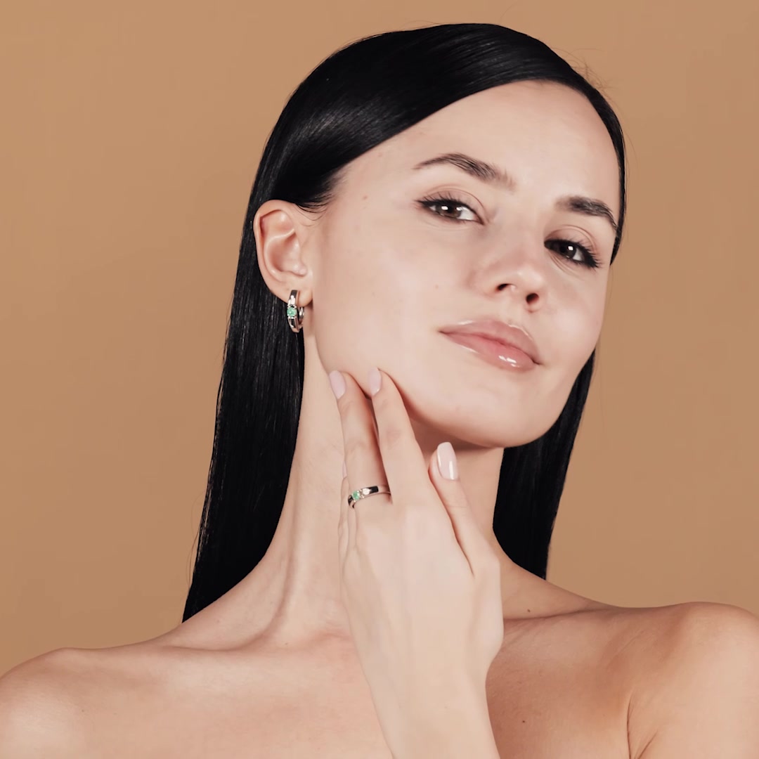 Серебряные серьги с изумрудами