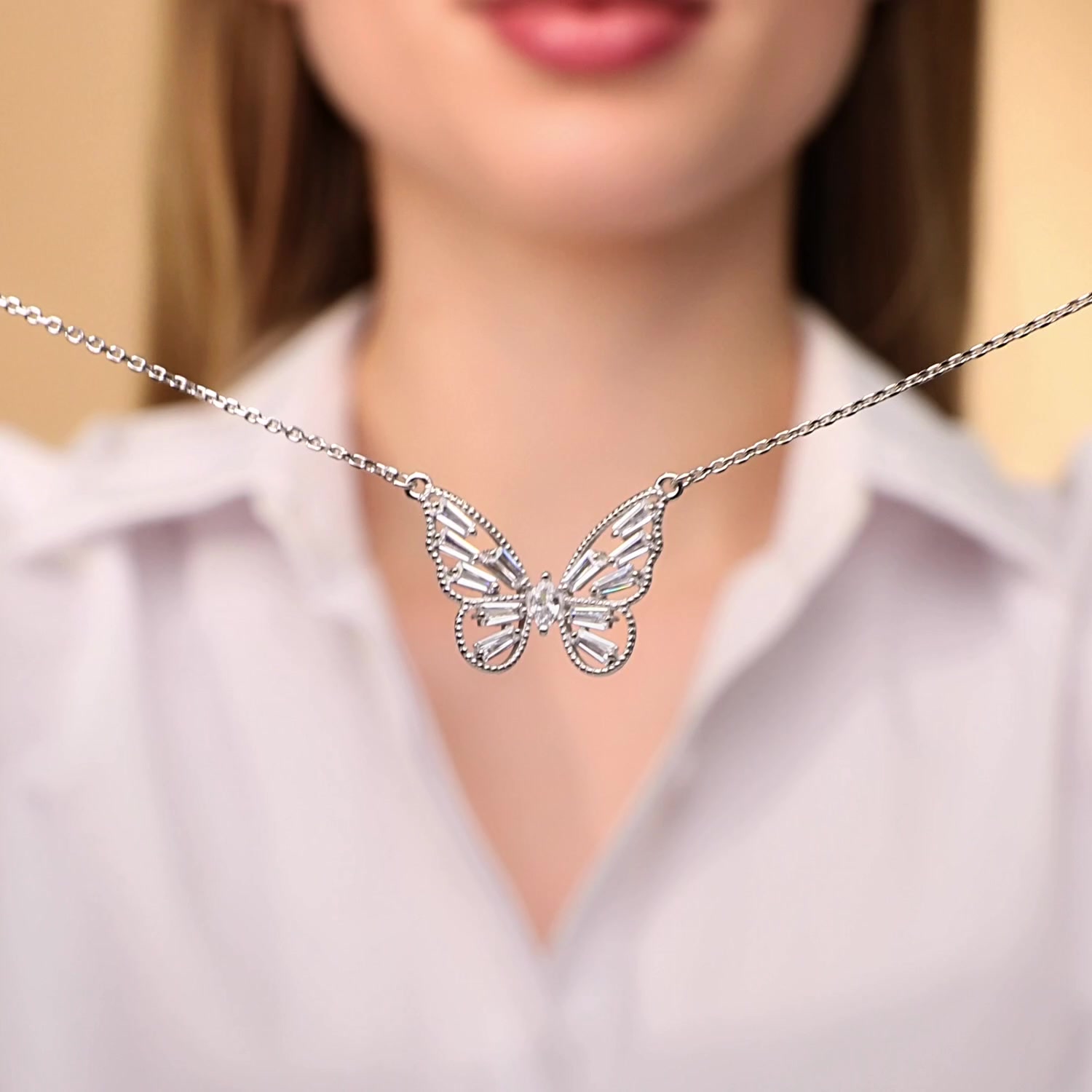 Серебряное колье с фианитами