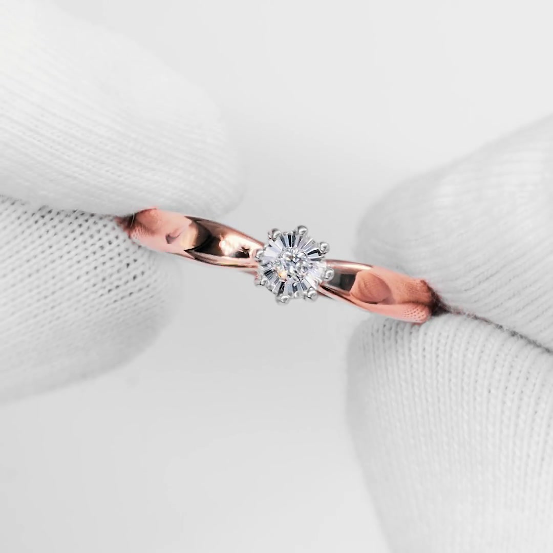 Золотое кольцо с бриллиантом