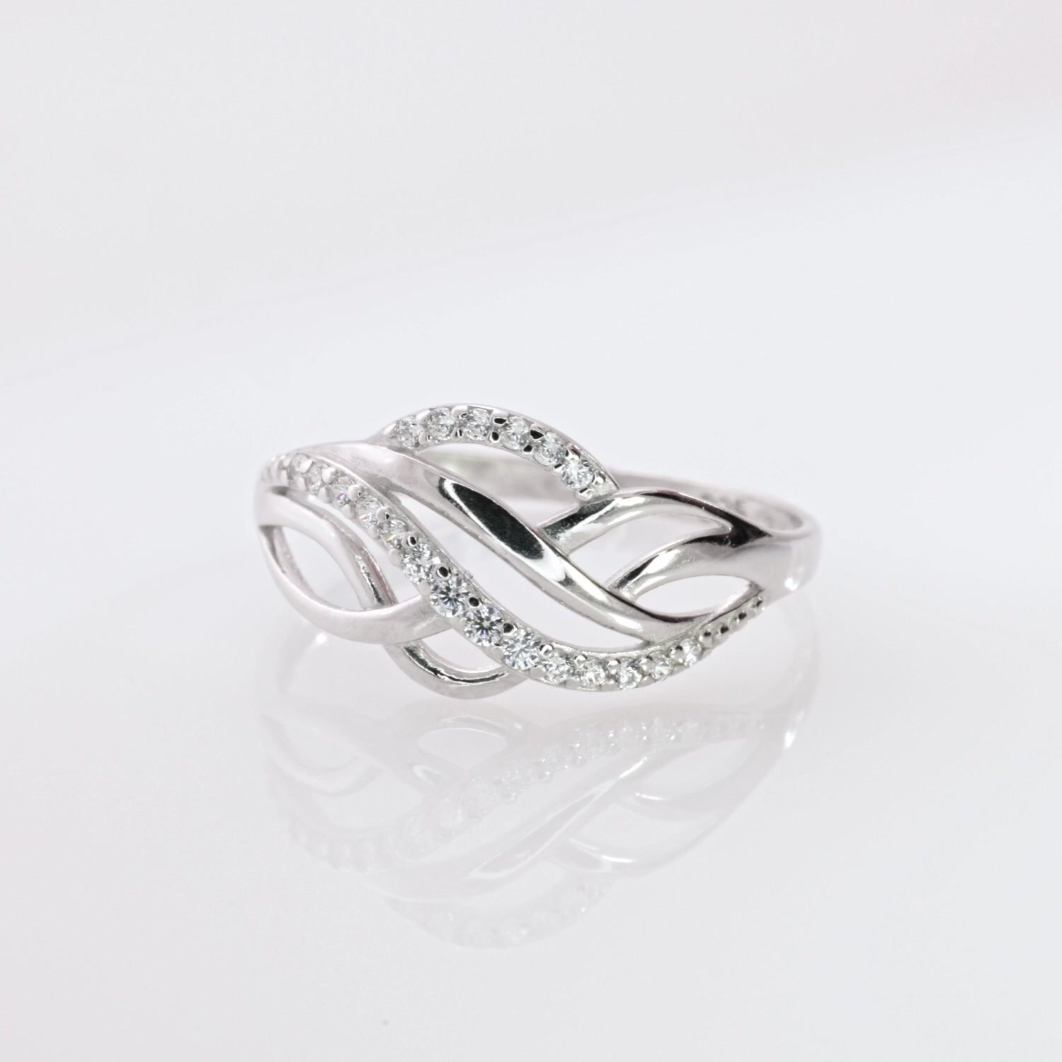 Серебряное кольцо с фианитами