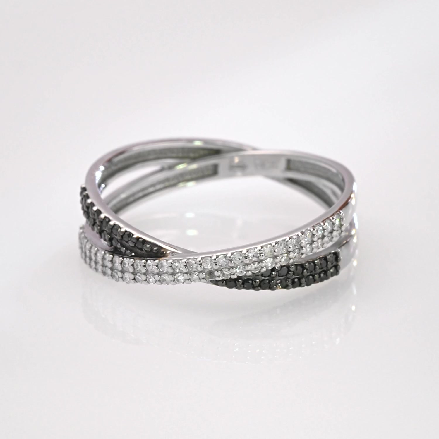 Золотое кольцо с бриллиантами