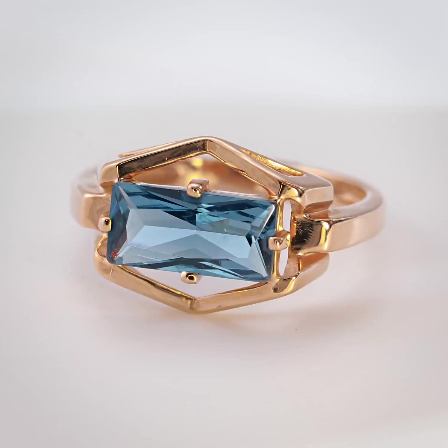 Золотое кольцо с ситаллом