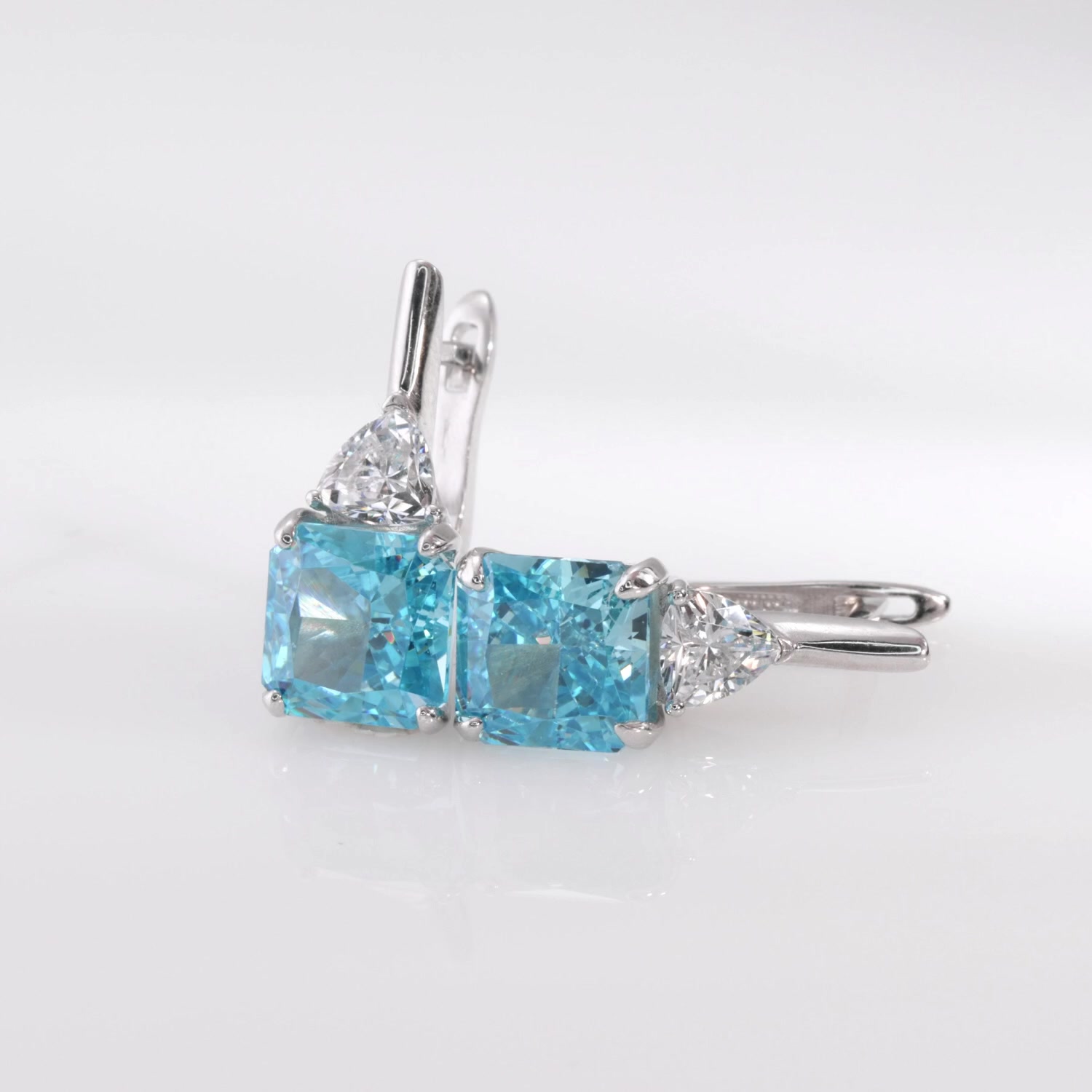 Серебряные серьги с фианитами