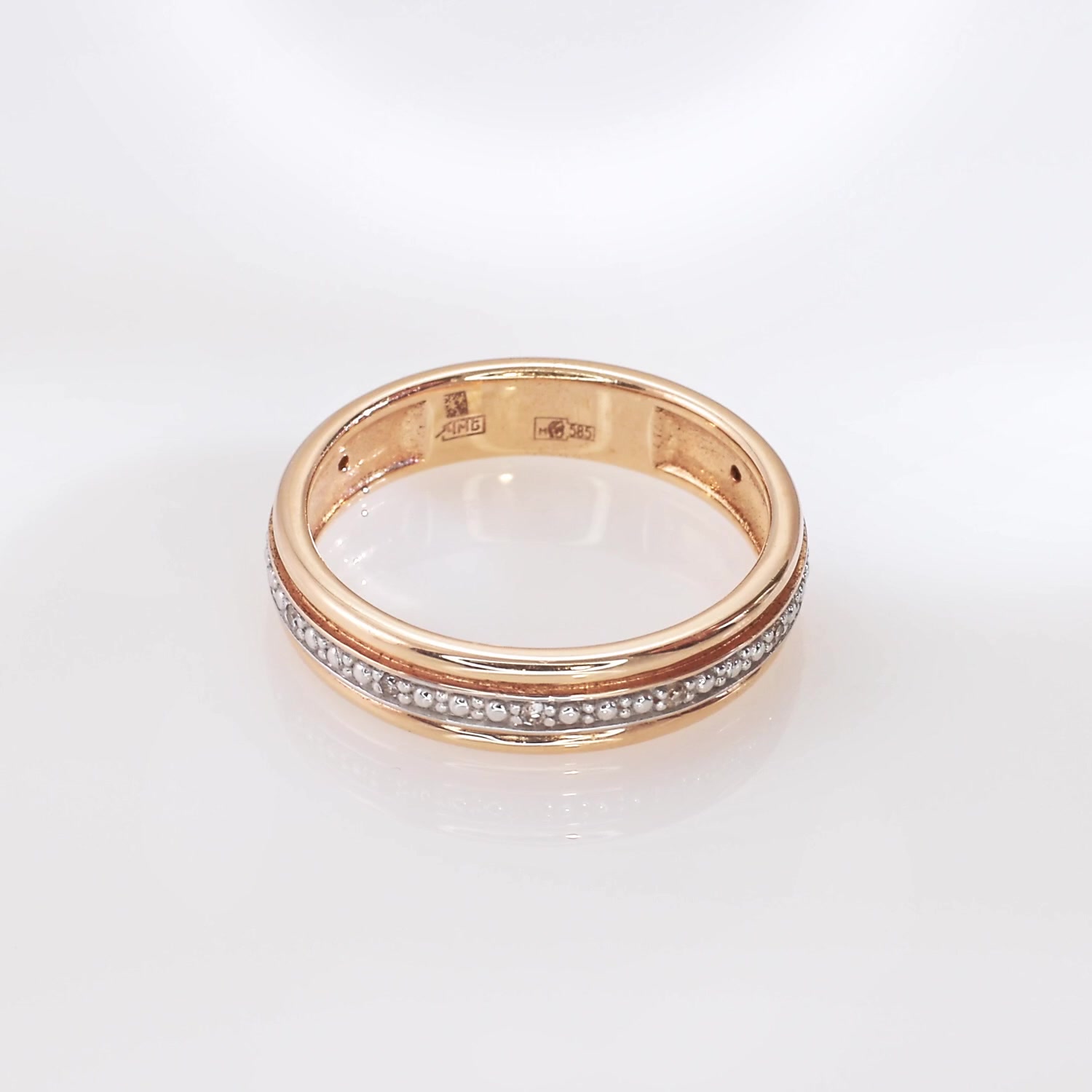 Золотое кольцо с бриллиантами