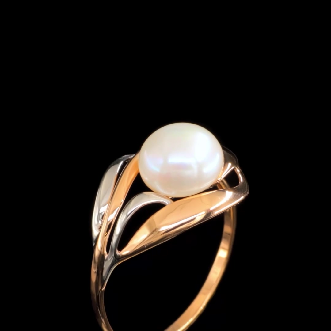 Золотое кольцо с жемчугом