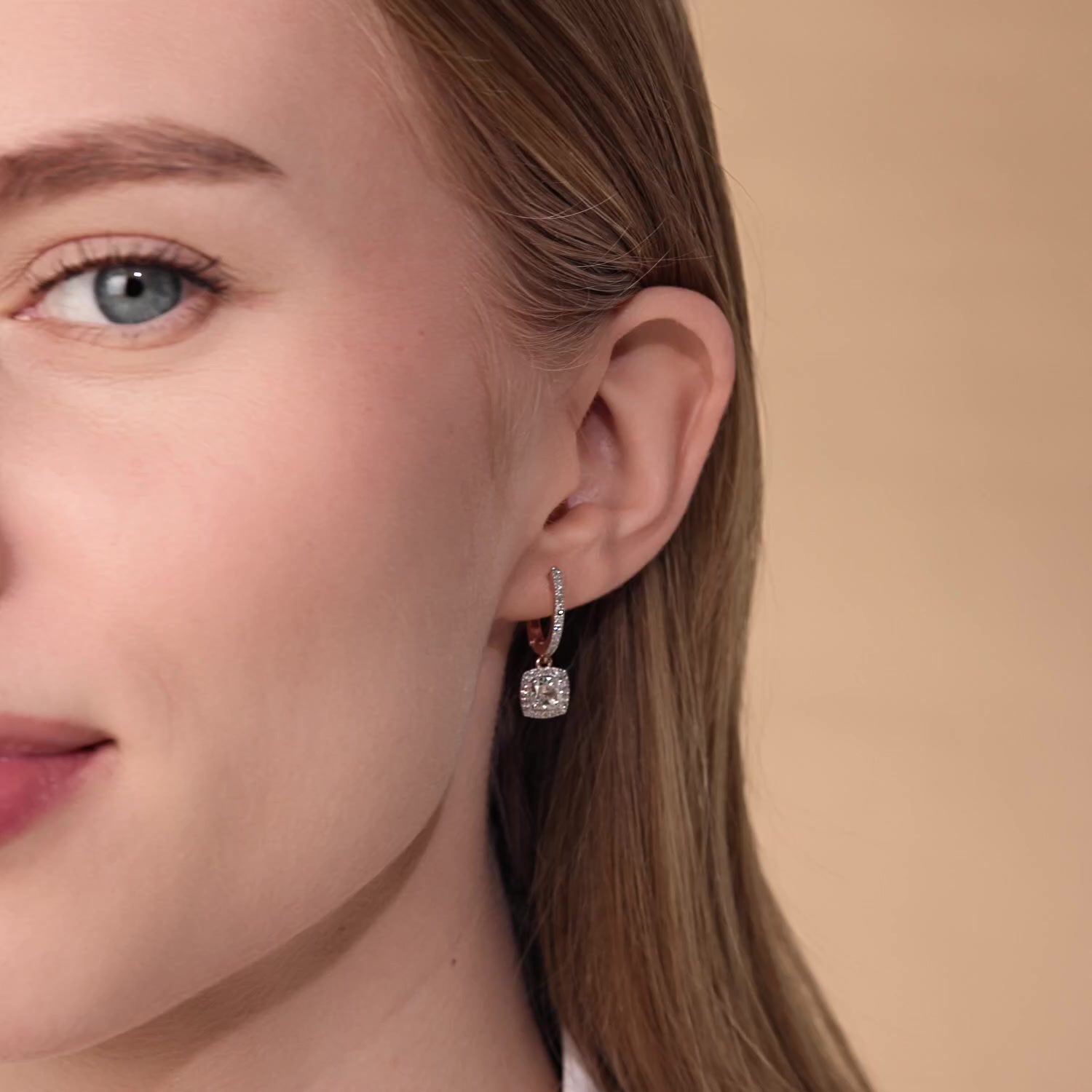 Золотые серьги с бриллиантами выращенными