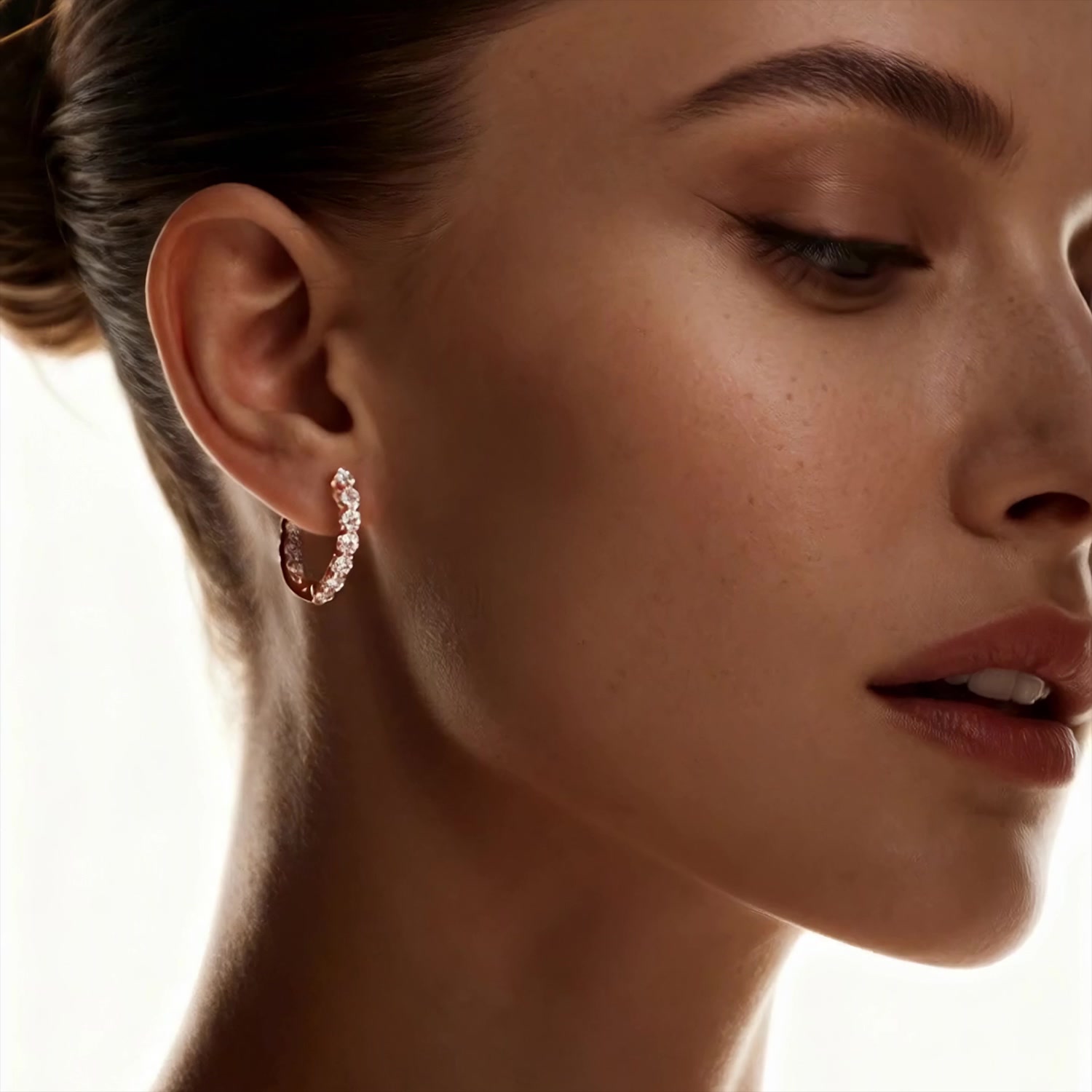 Золотые серьги с бриллиантами выращенными