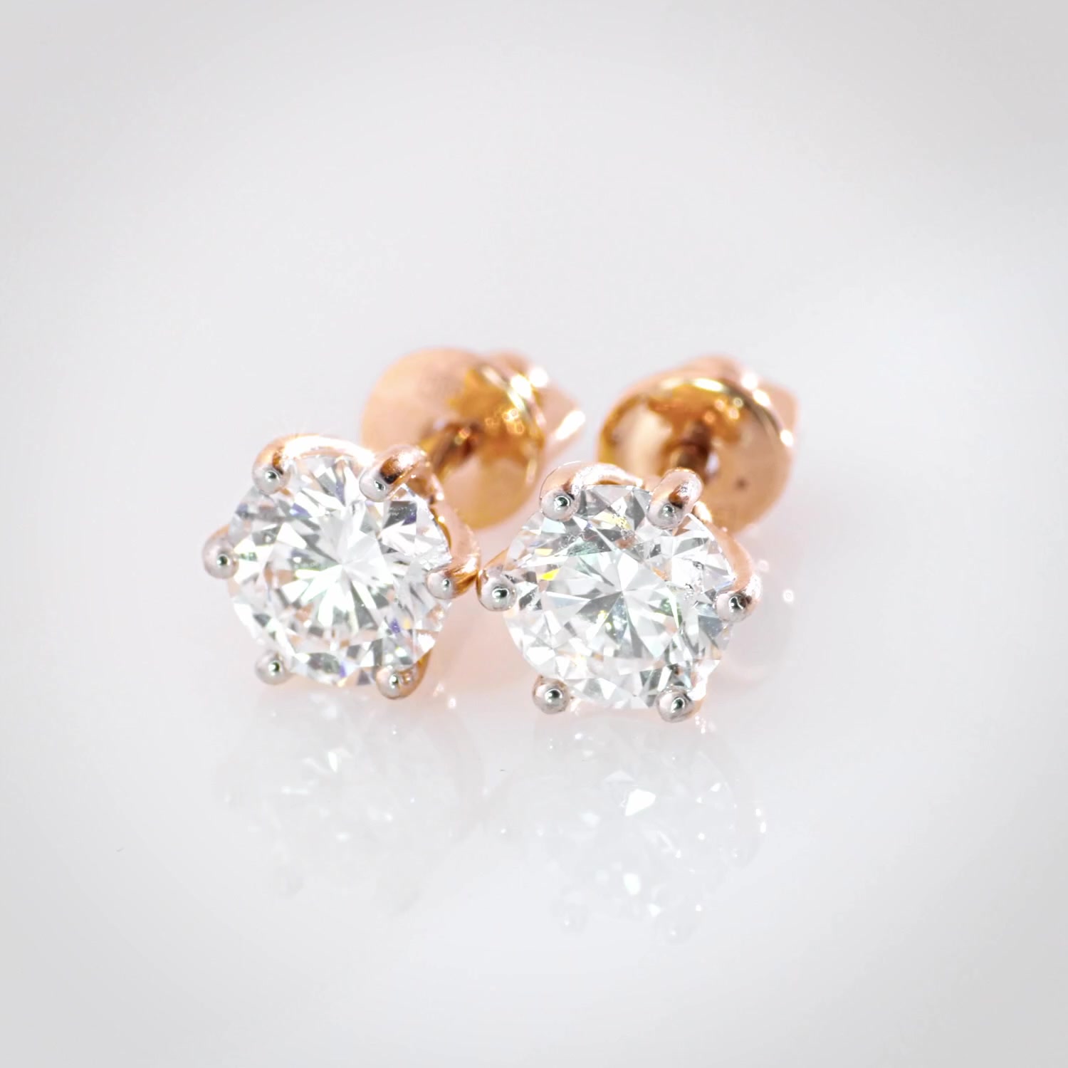 Золотые серьги с бриллиантами выращенными