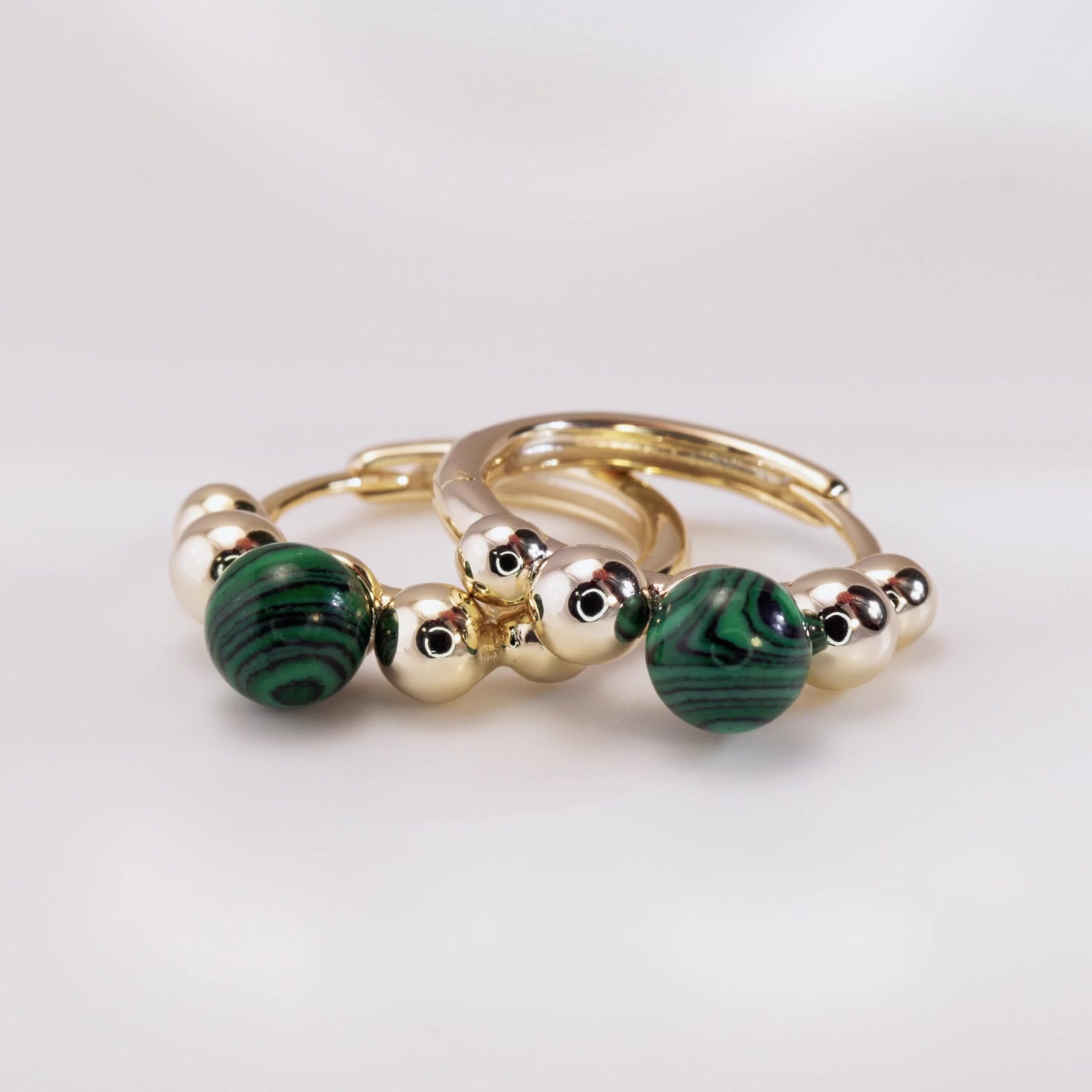 Серебряные серьги с имитацией малахита