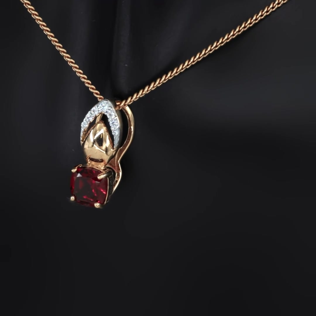 Золотая подвеска с гранатом и фианитами