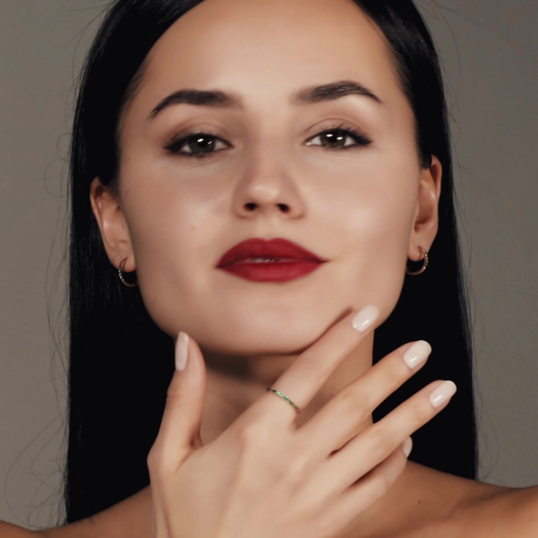 Золотое кольцо с изумрудами выращенными