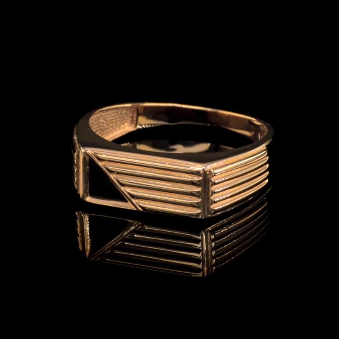 Золотая печатка с фианитом