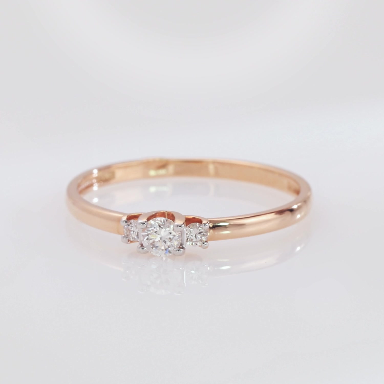 Золотое кольцо с бриллиантами