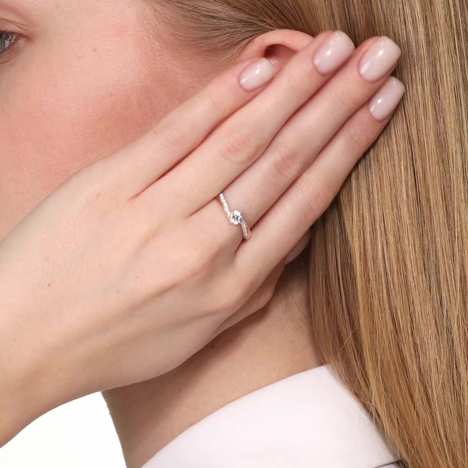 Золотое кольцо с фианитами