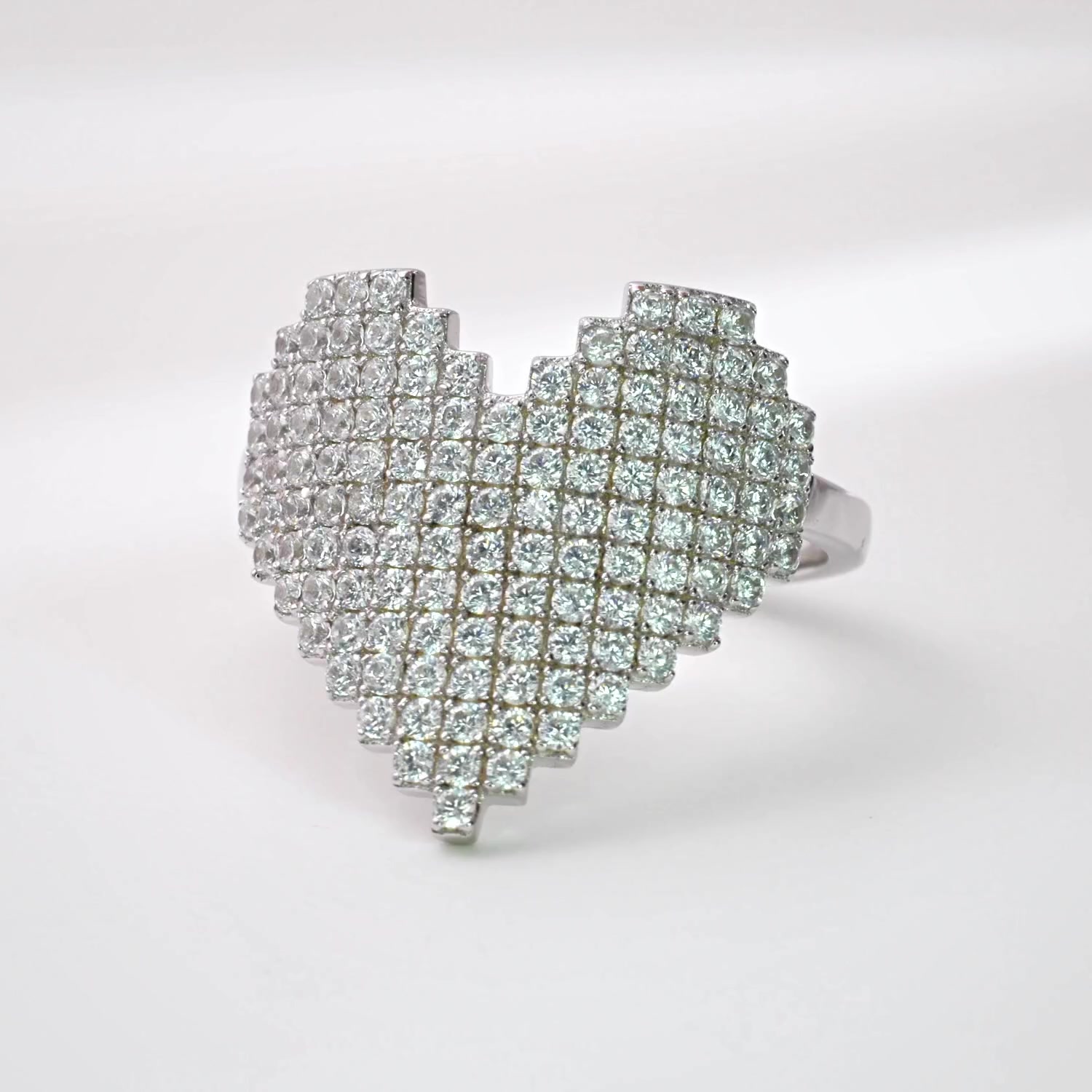 Серебряное кольцо с фианитами