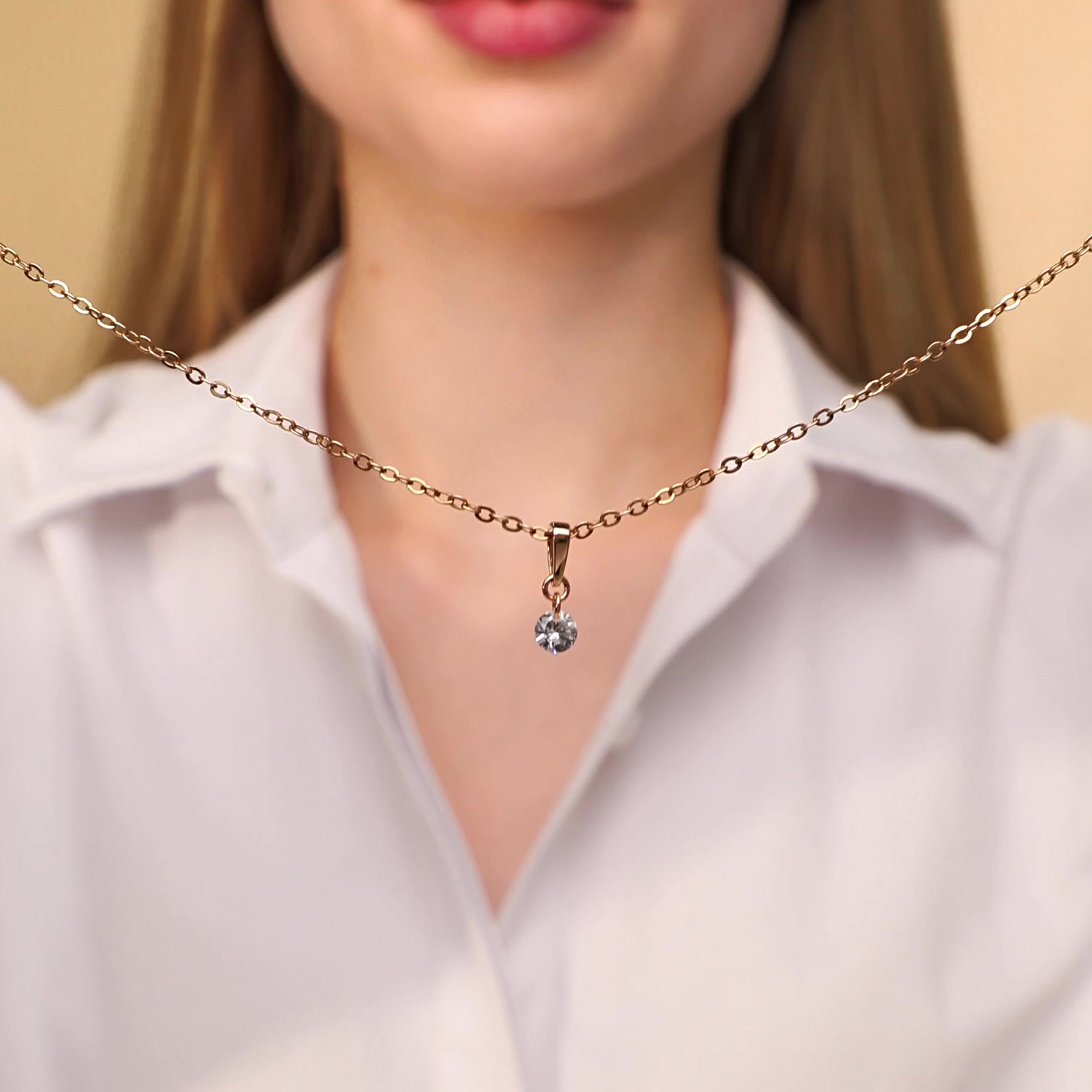 Золотая подвеска с фианитом