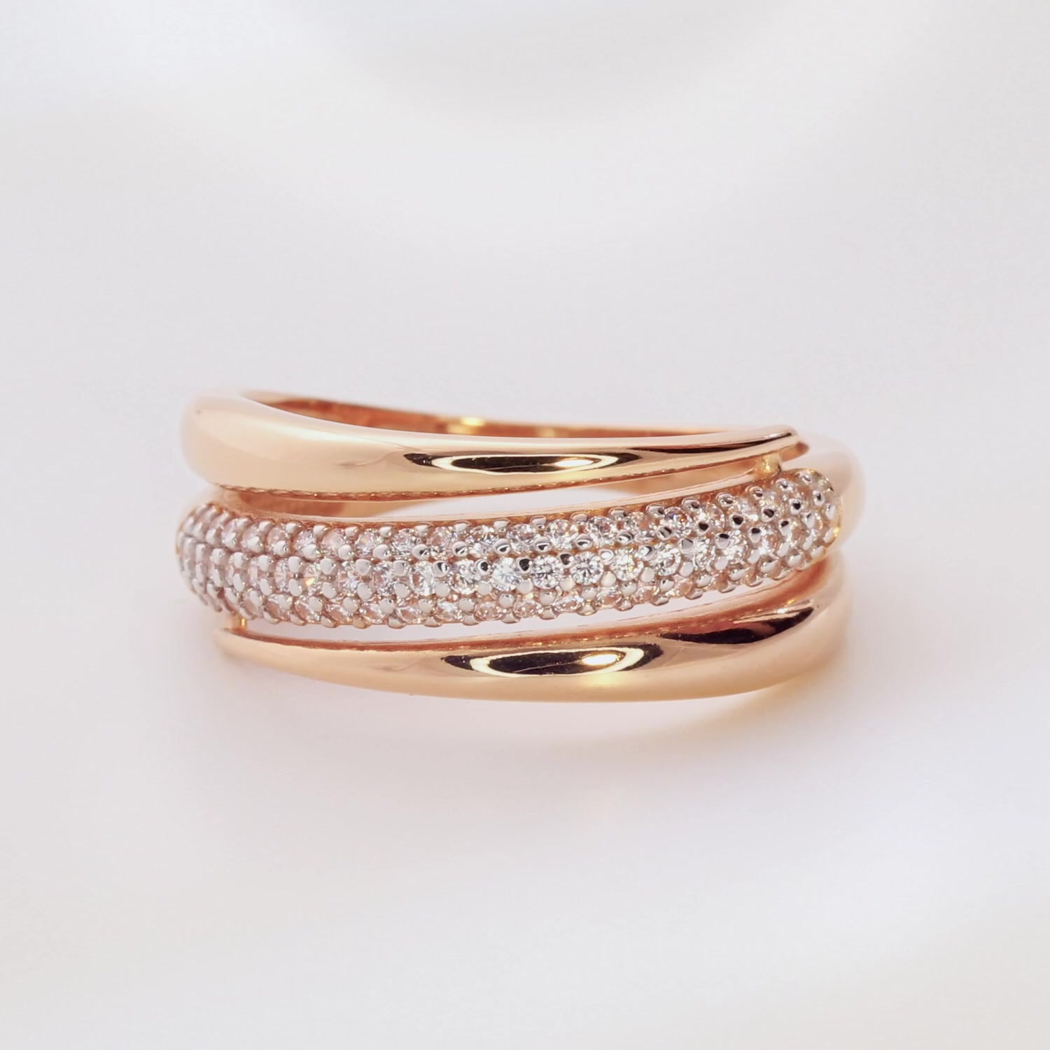 Золотое кольцо с фианитами