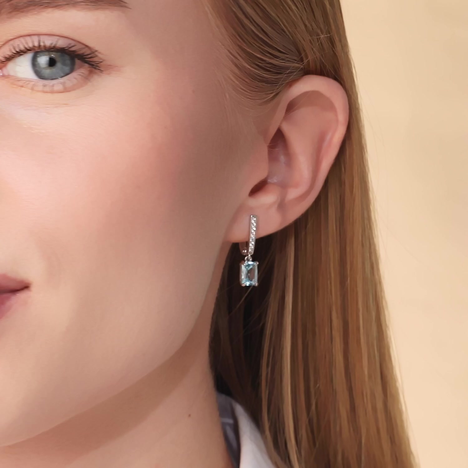 Серебряные серьги с топазами Sky и фианитами