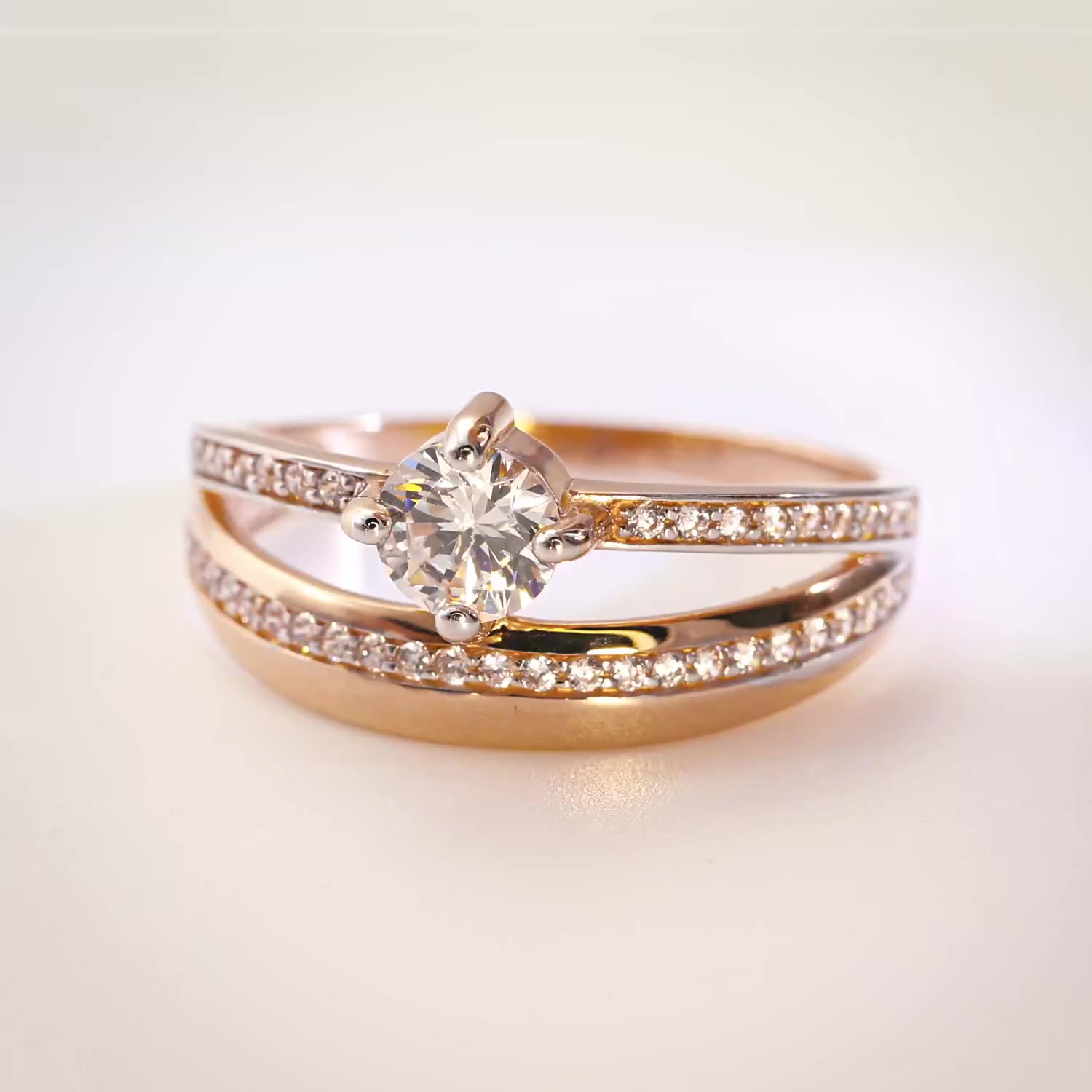 Золотое кольцо с фианитами