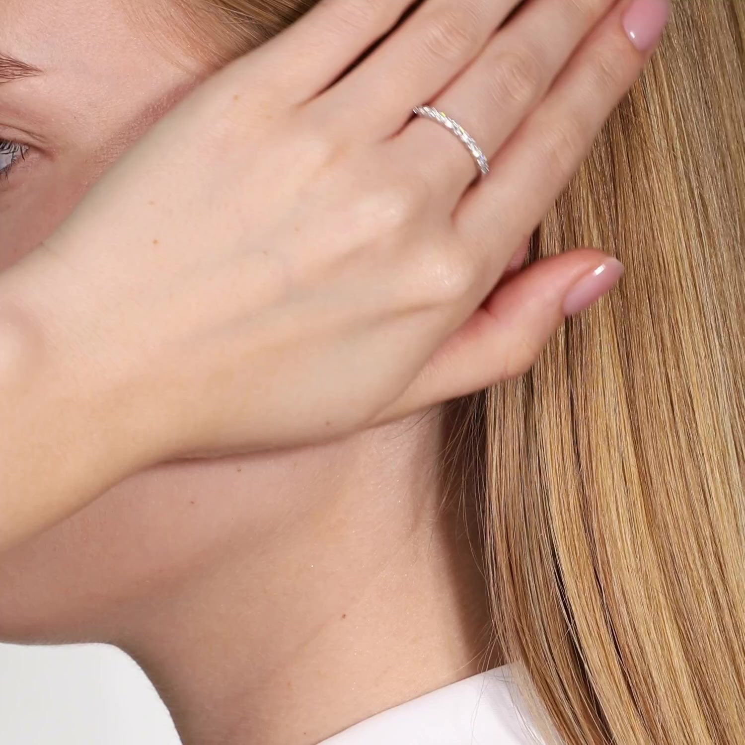 Золотое кольцо с бриллиантами выращенными