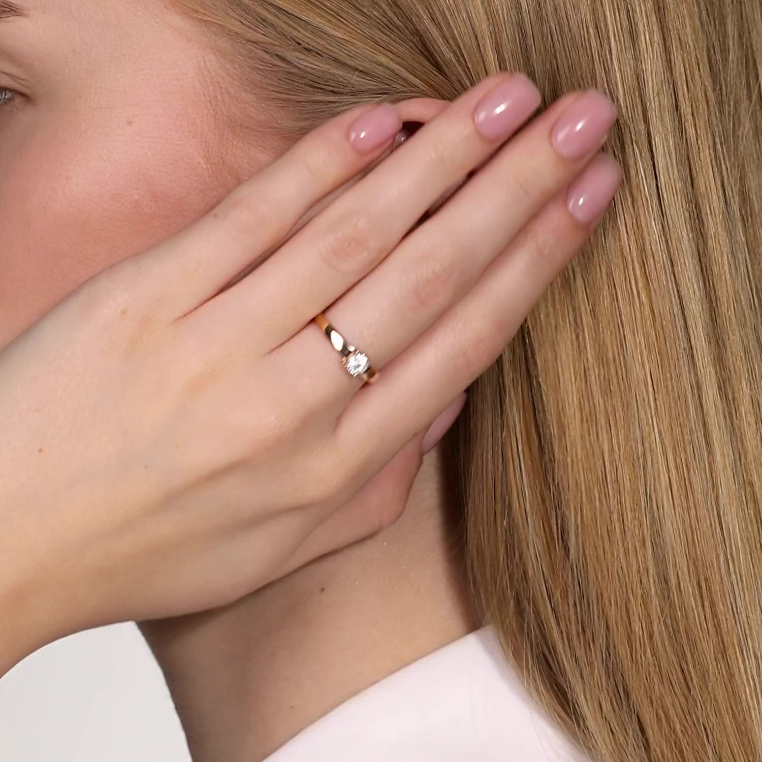 Золотое кольцо с фианитом