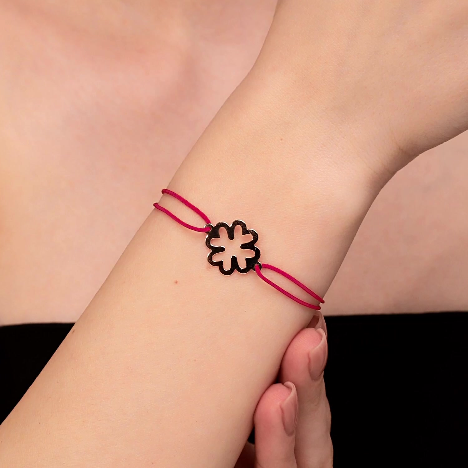 Браслет «красная нить» с золотой вставкой