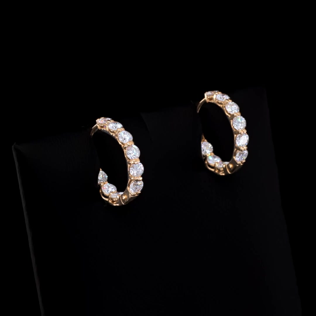 Золотые серьги с бриллиантами выращенными