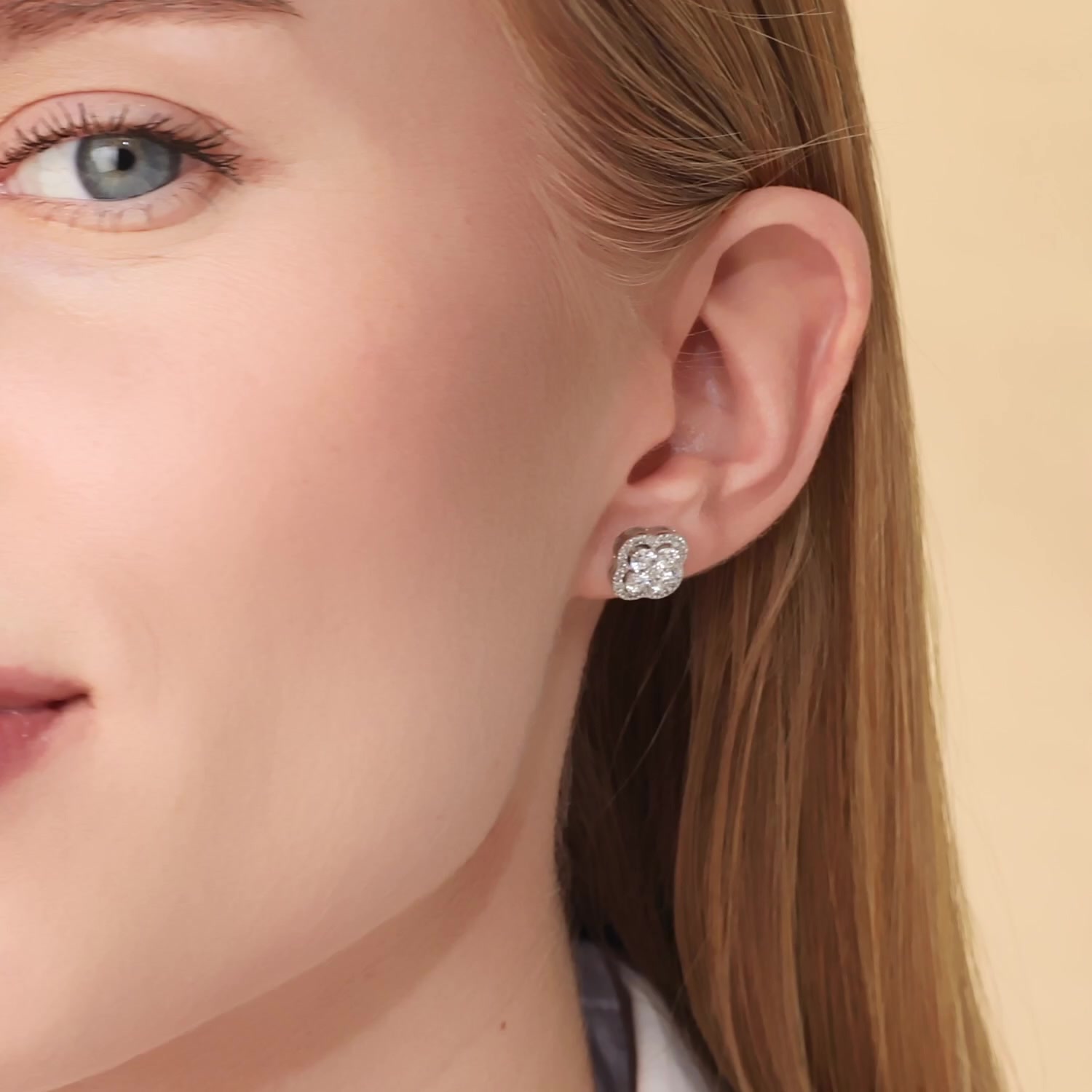 Золотые серьги с бриллиантами выращенными