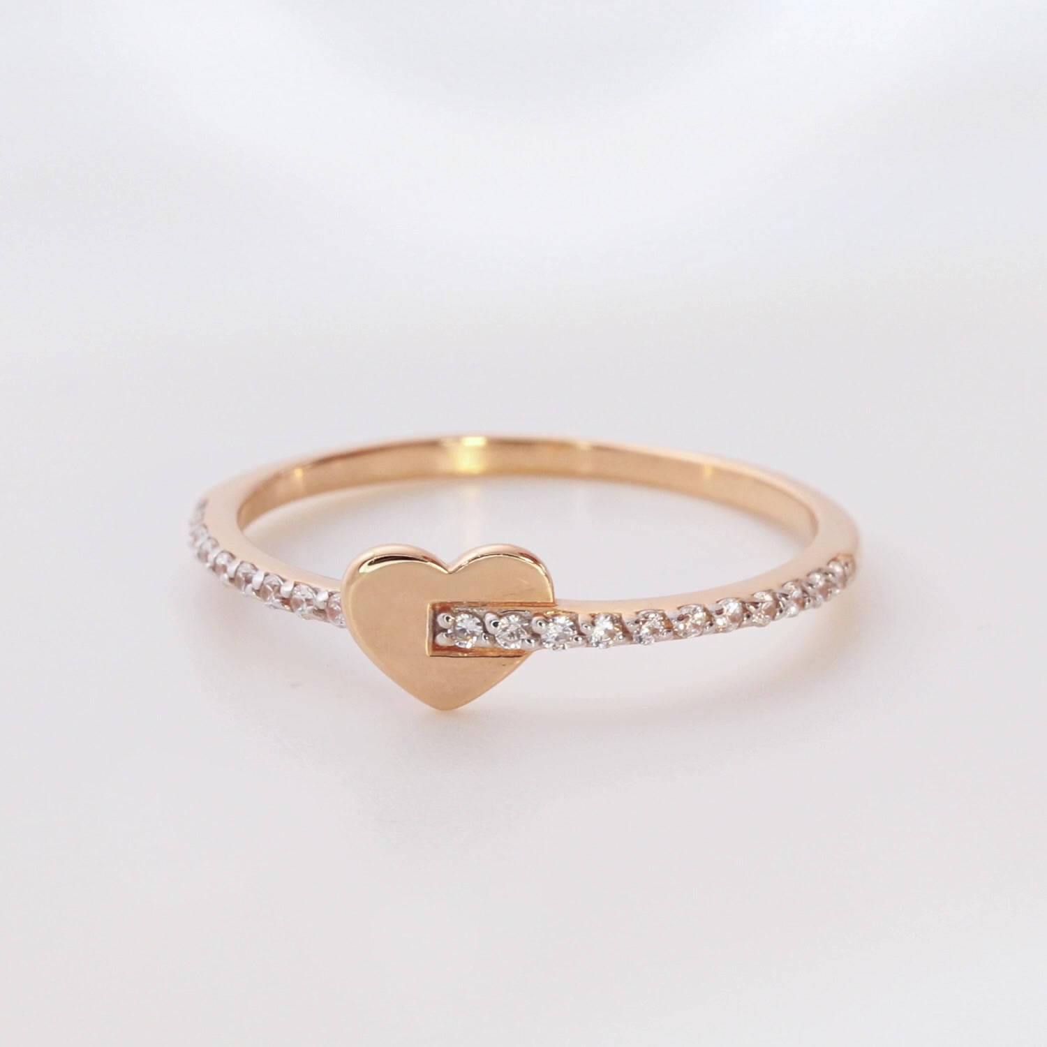 Золотое кольцо с фианитами