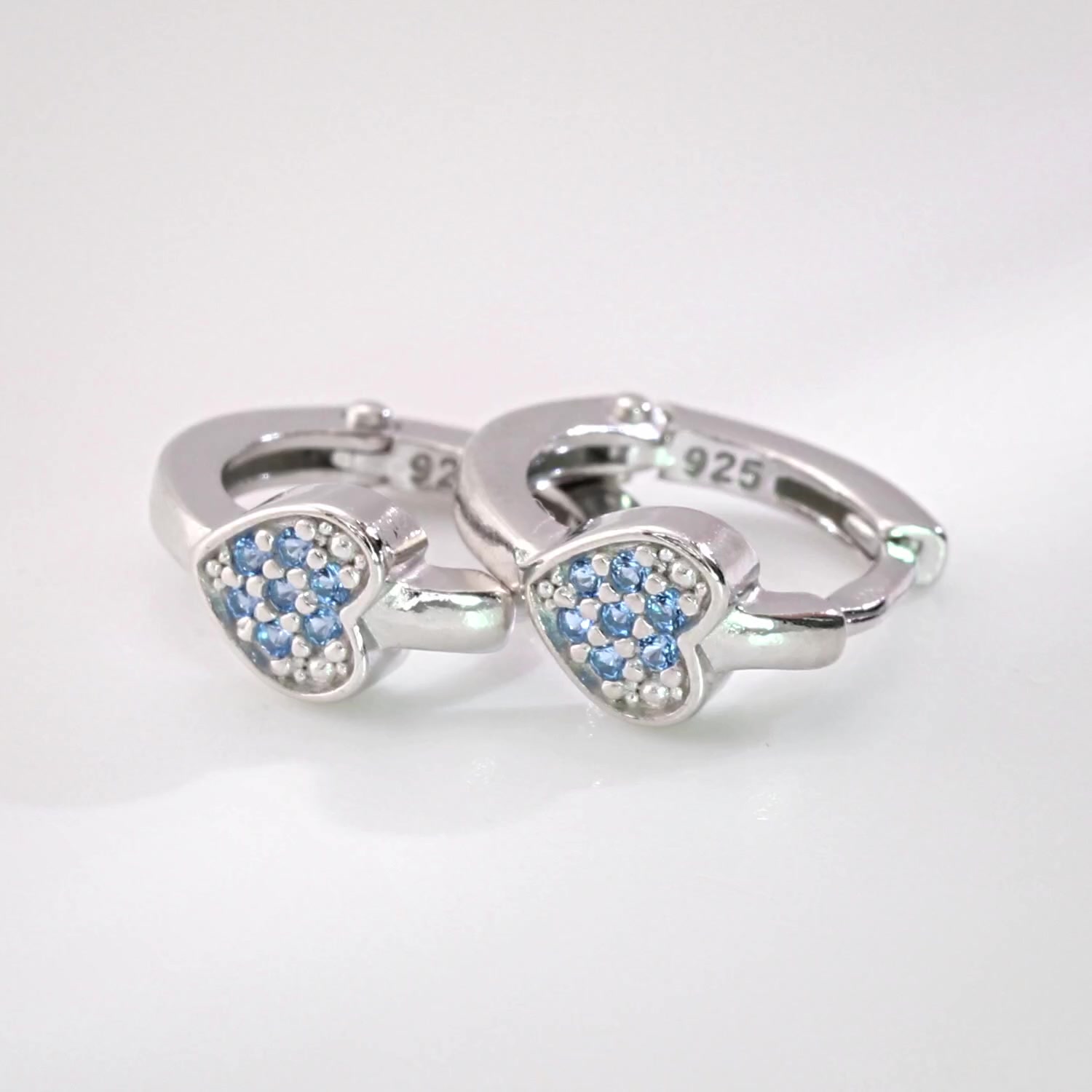 Серебряные серьги с фианитами