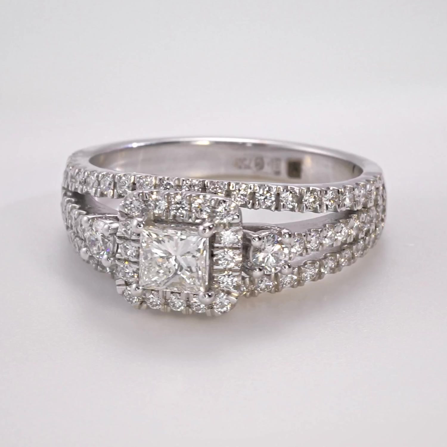 Золотое кольцо с бриллиантами