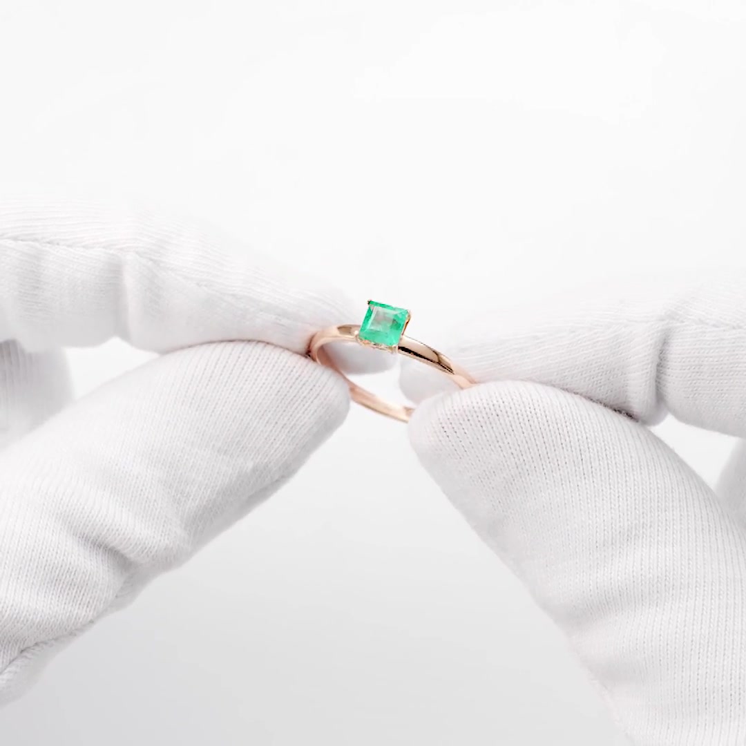 Золотое кольцо с изумрудом