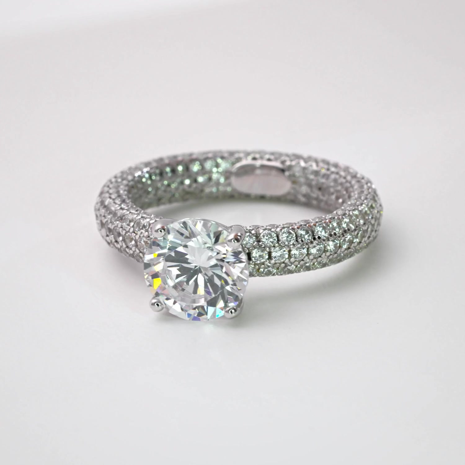 Серебряное кольцо с фианитами