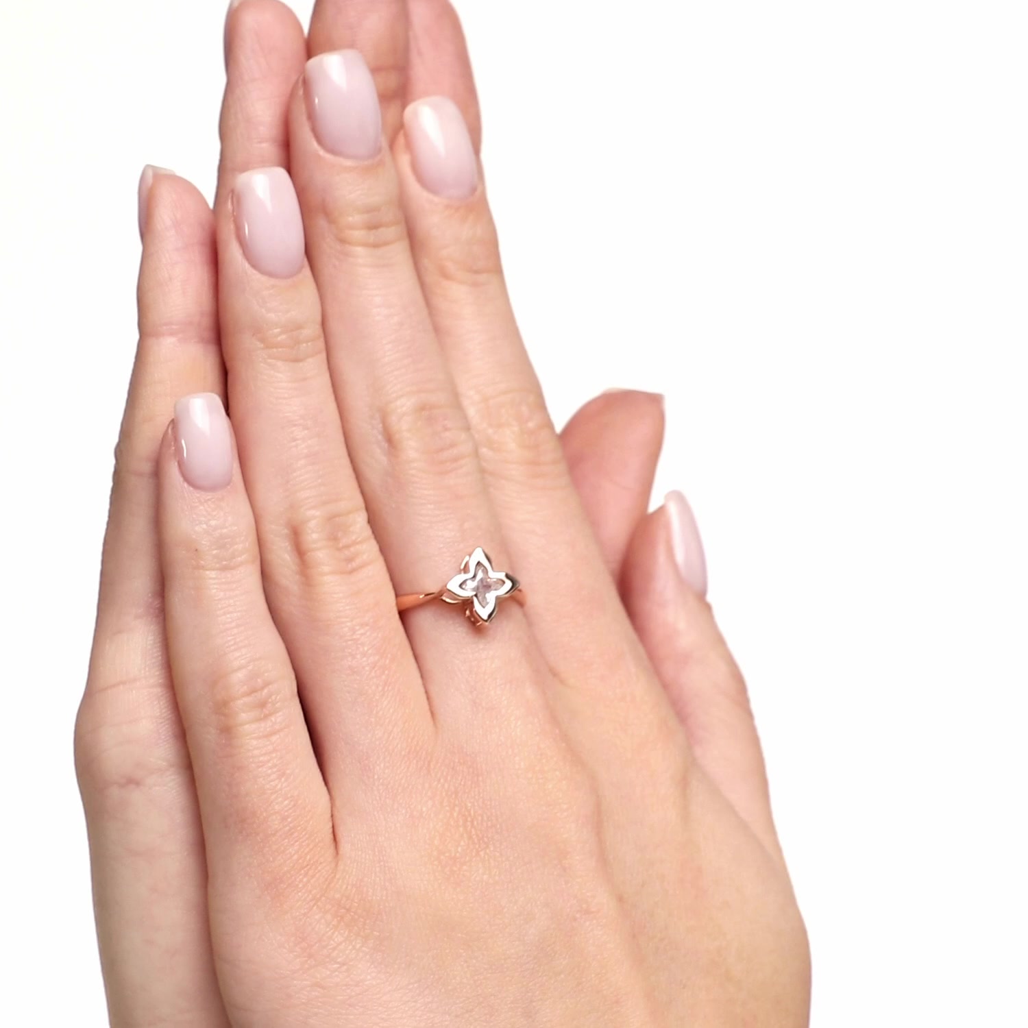 Золотое кольцо с фианитом