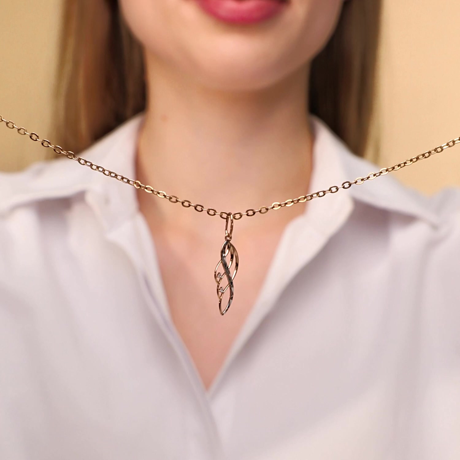 Золотая подвеска с фианитами