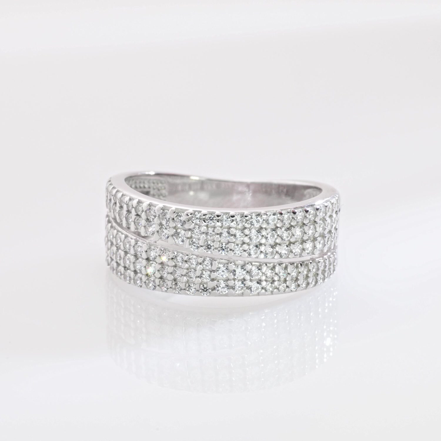 Серебряное кольцо с фианитами