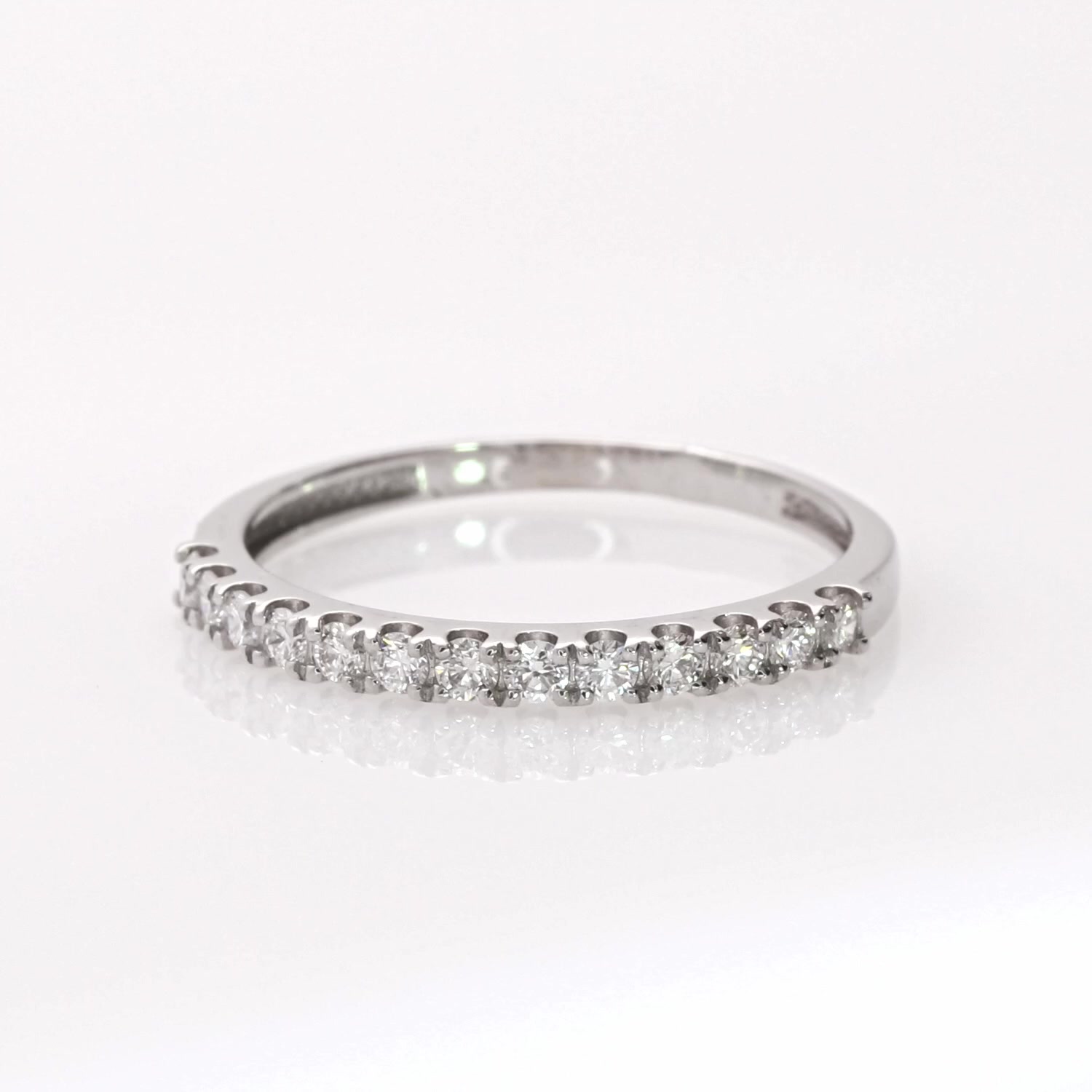 Золотое кольцо с бриллиантами