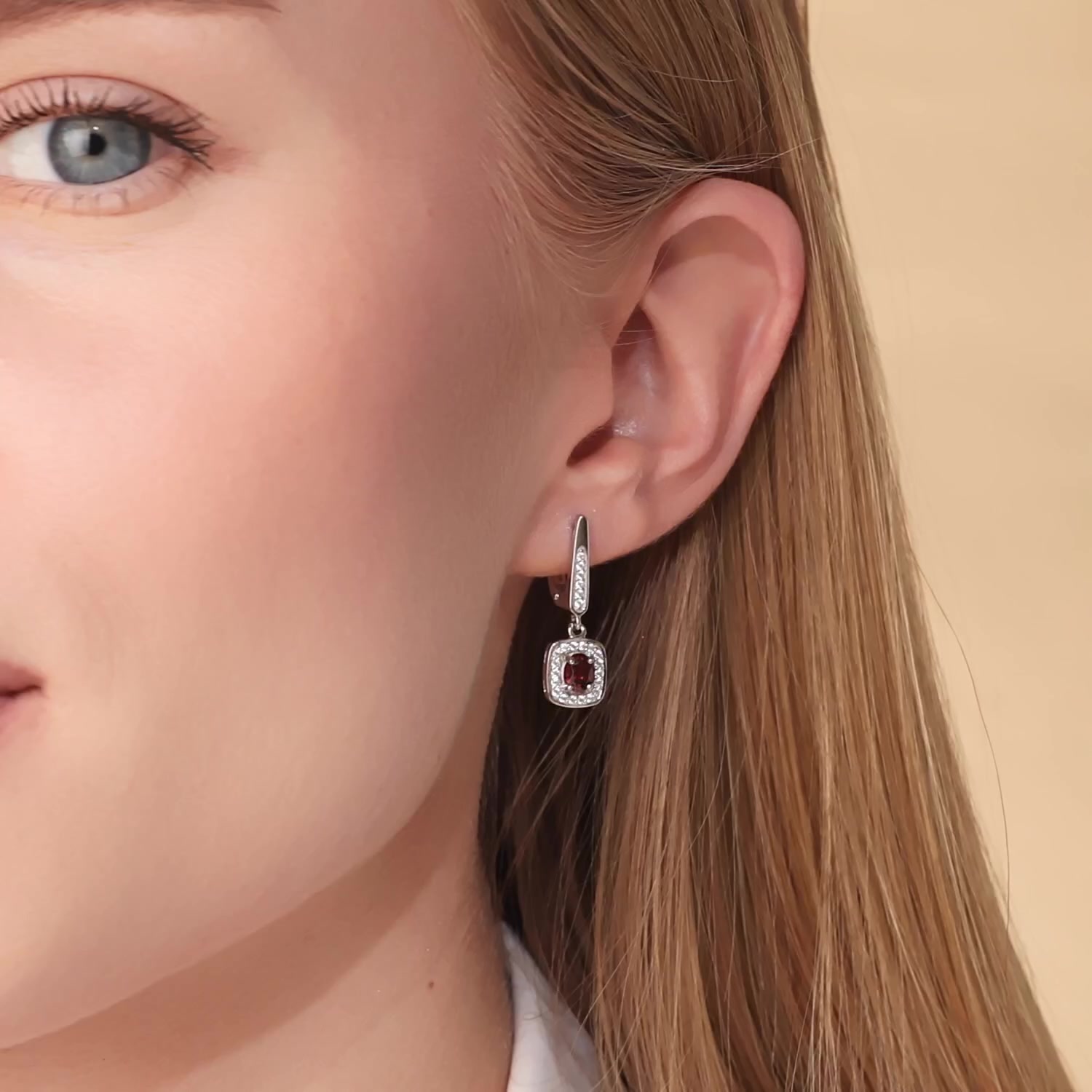 Серебряные серьги с гранатом и фианитами