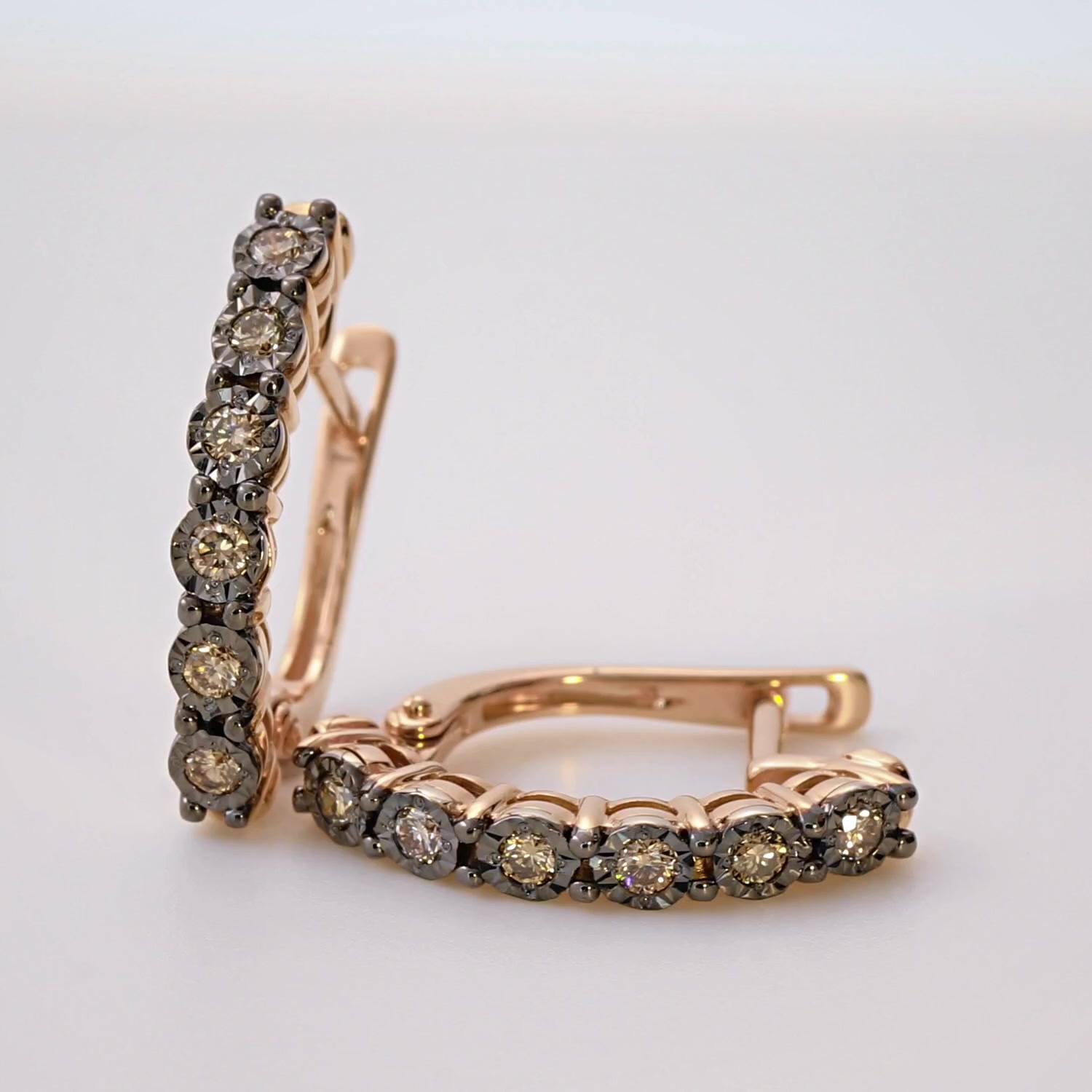 Золотые серьги с коньячными бриллиантами