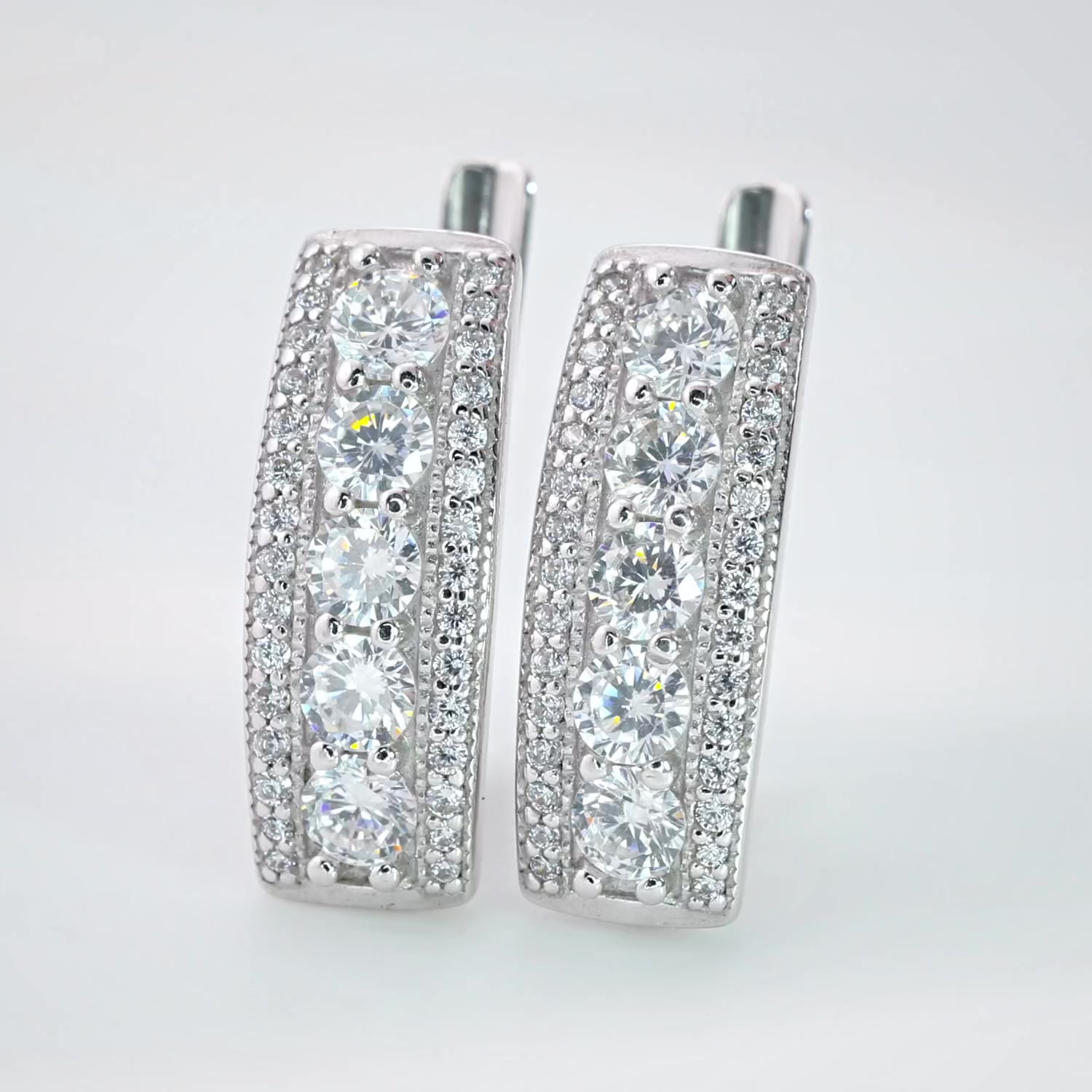 Серебряные серьги с фианитами