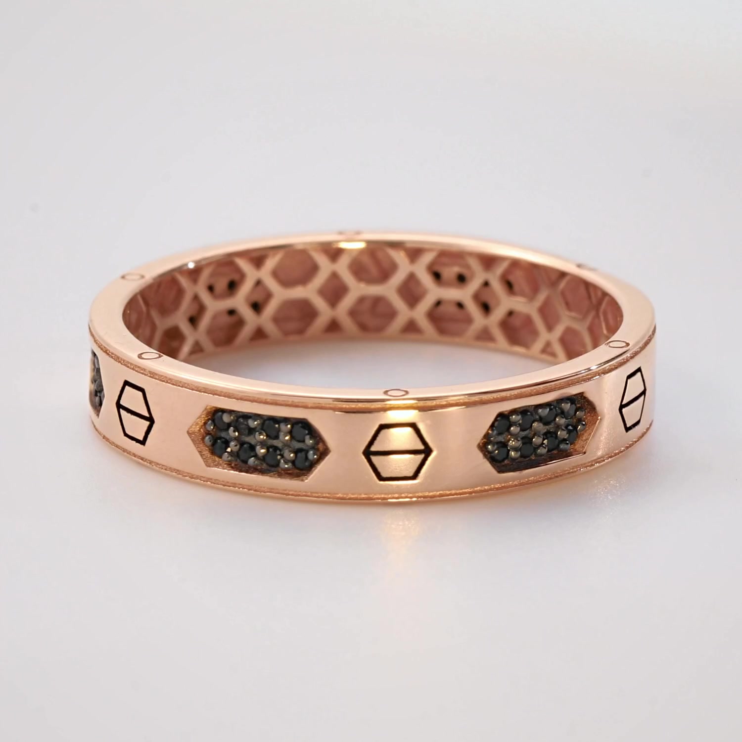 Золотое кольцо с фианитами