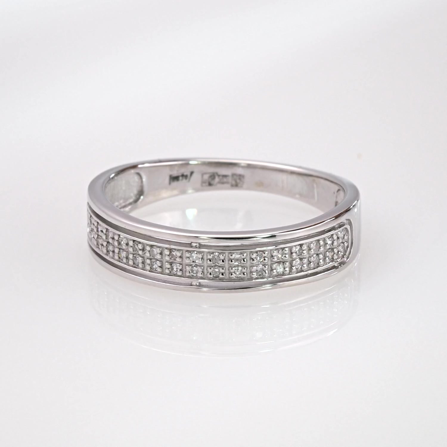 Золотое кольцо с бриллиантами