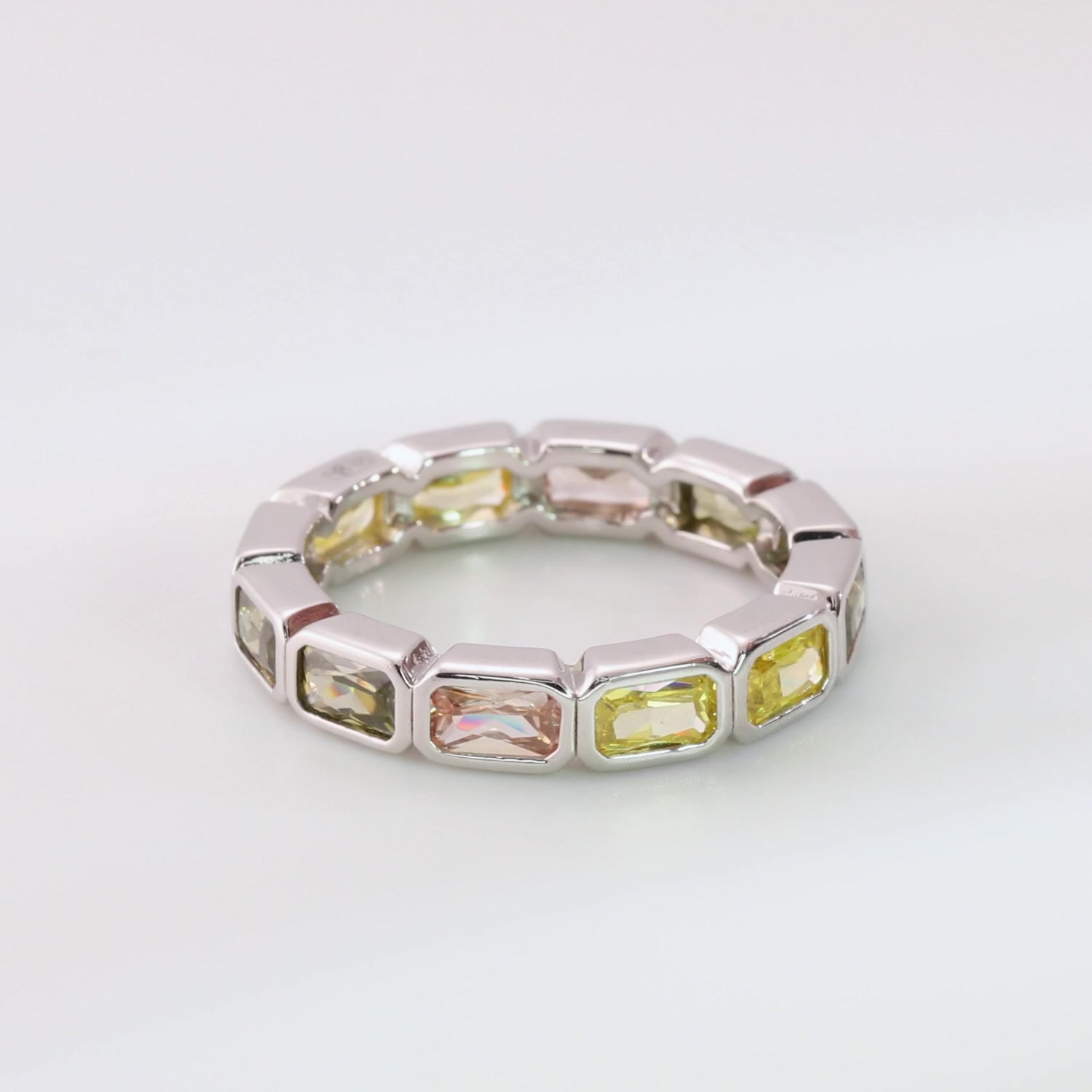 Серебряное кольцо с фианитами