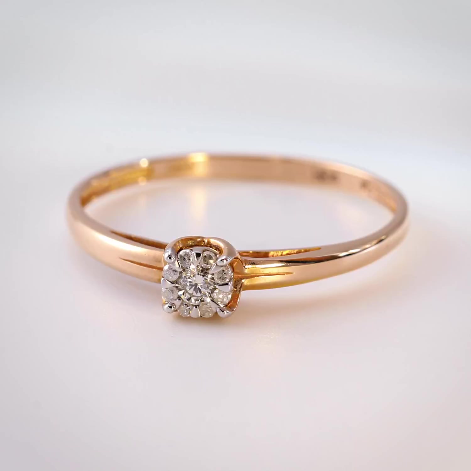 Золотое кольцо с бриллиантами