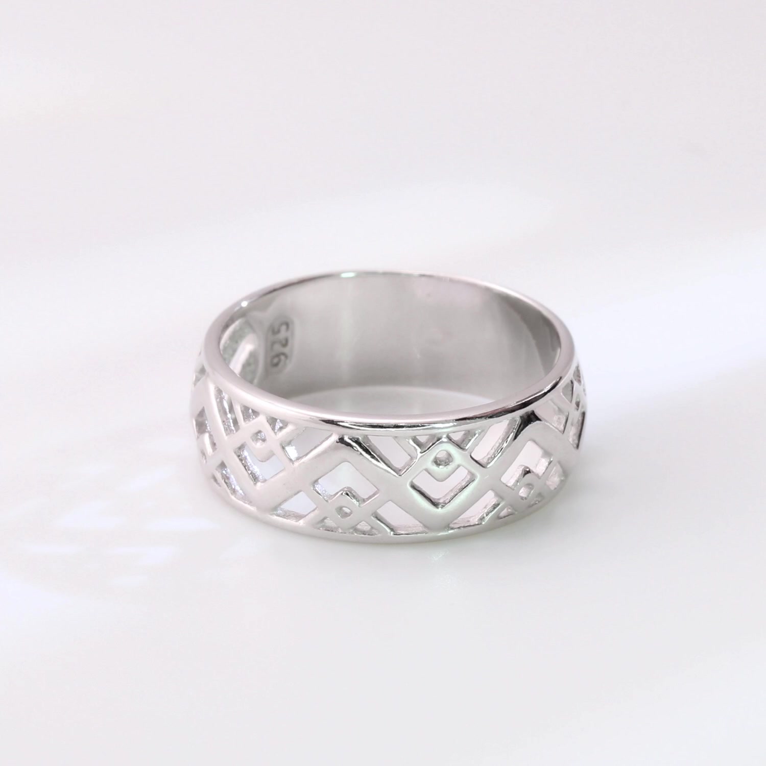 Серебряное кольцо