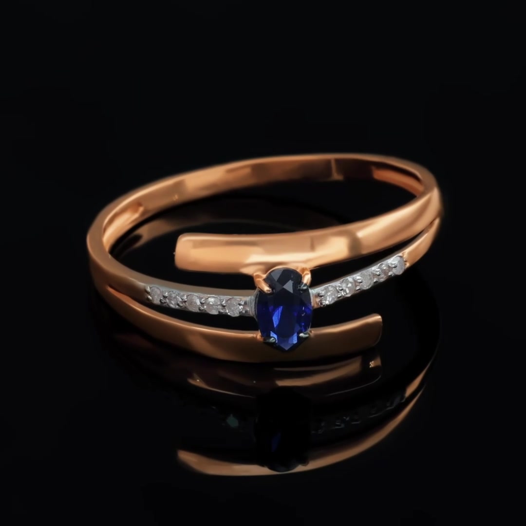 Золотое кольцо с сапфиром выращенным и бриллиантами