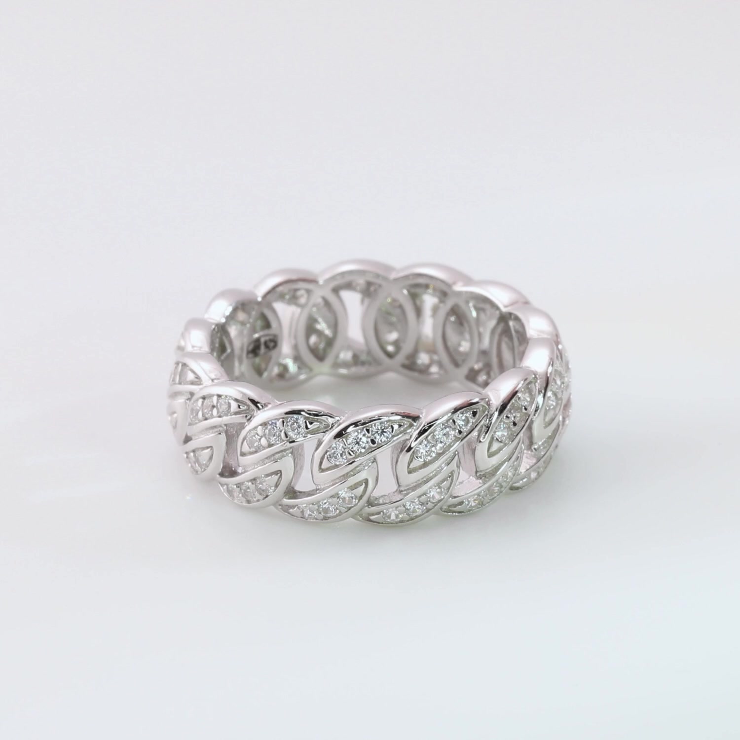 Серебряное кольцо с фианитами