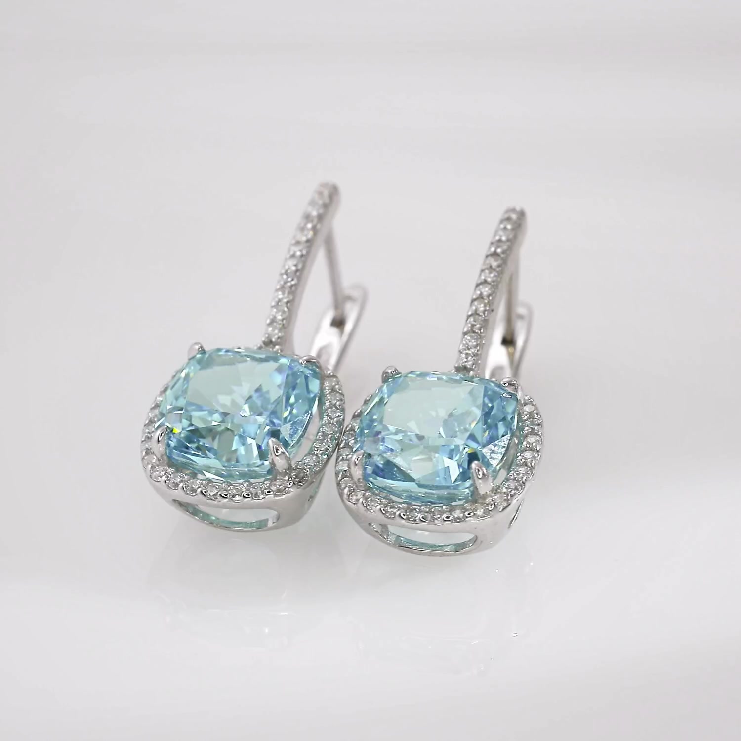 Серебряные серьги с фианитами