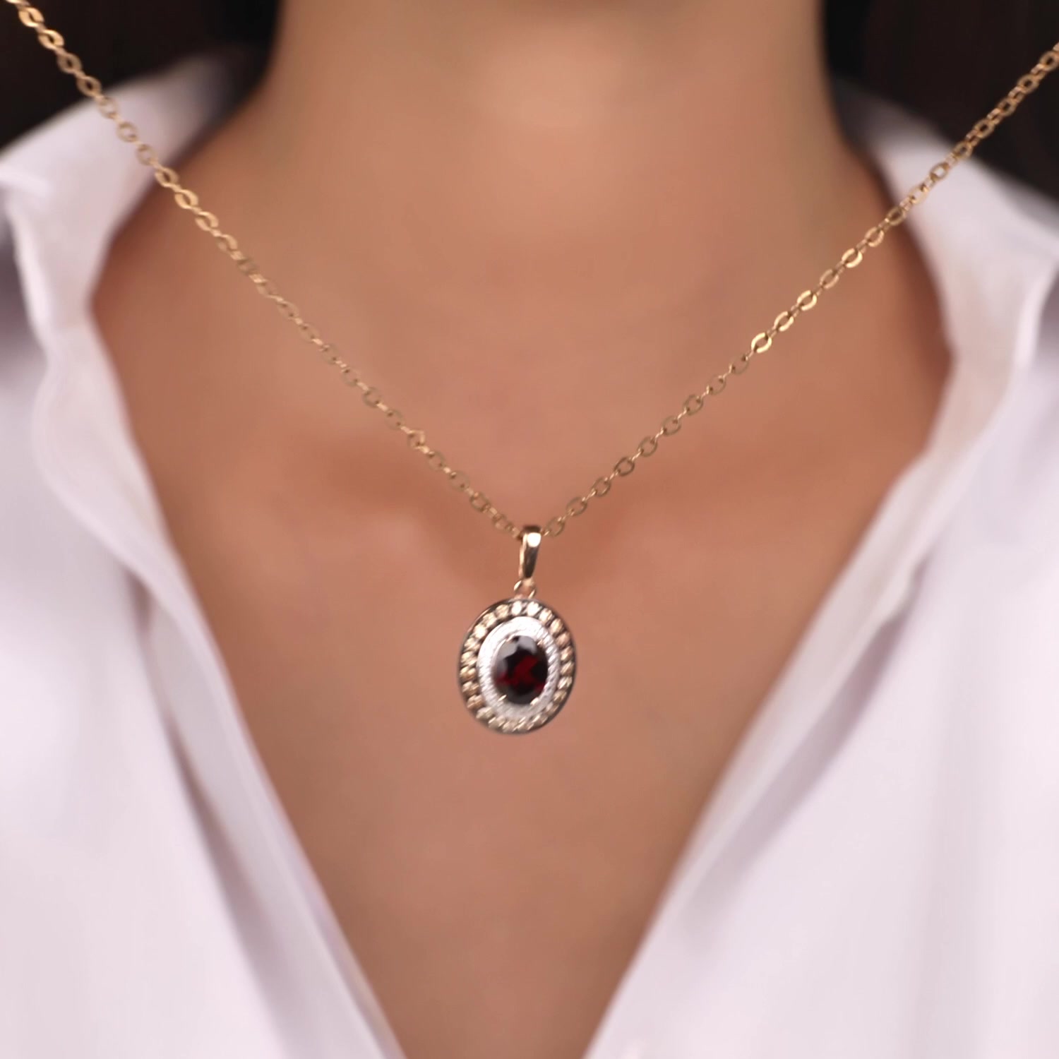 Золотая подвеска с гранатом и фианитами