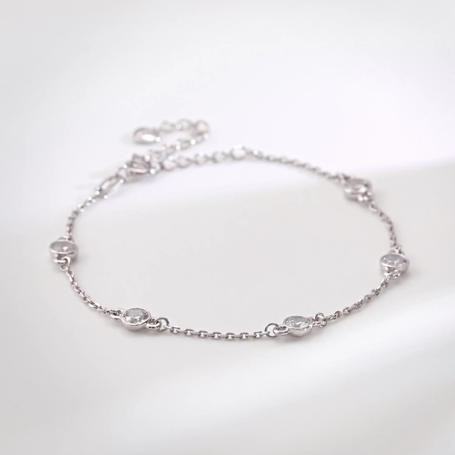 Серебряный браслет с фианитами